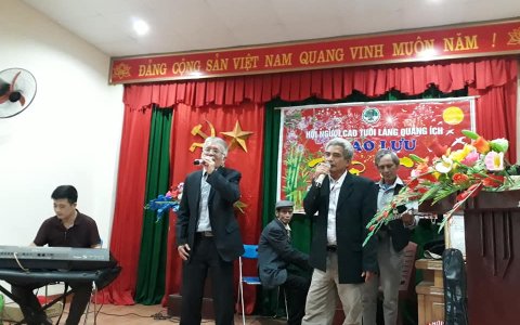  HỘI NGƯỜI CAO TUỔI LÀNG QUẢNG ÍCH TỔ CHỨC GIAO LƯU THƠ, CA GẶP MẶT ĐẦU XUÂN